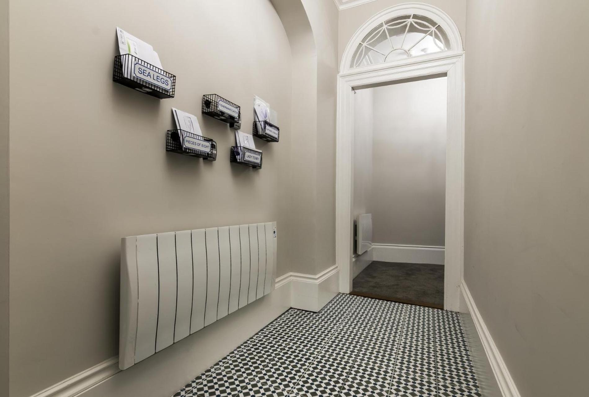 Lady Tenby - 2 Bedroom Apartment - Тенби Экстерьер фото